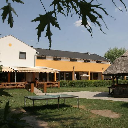Hotel Georgshof Podersdorf am See Exterior foto