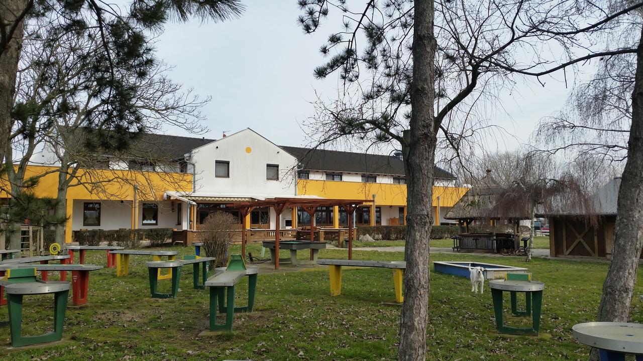 Hotel Georgshof Podersdorf am See Exterior foto