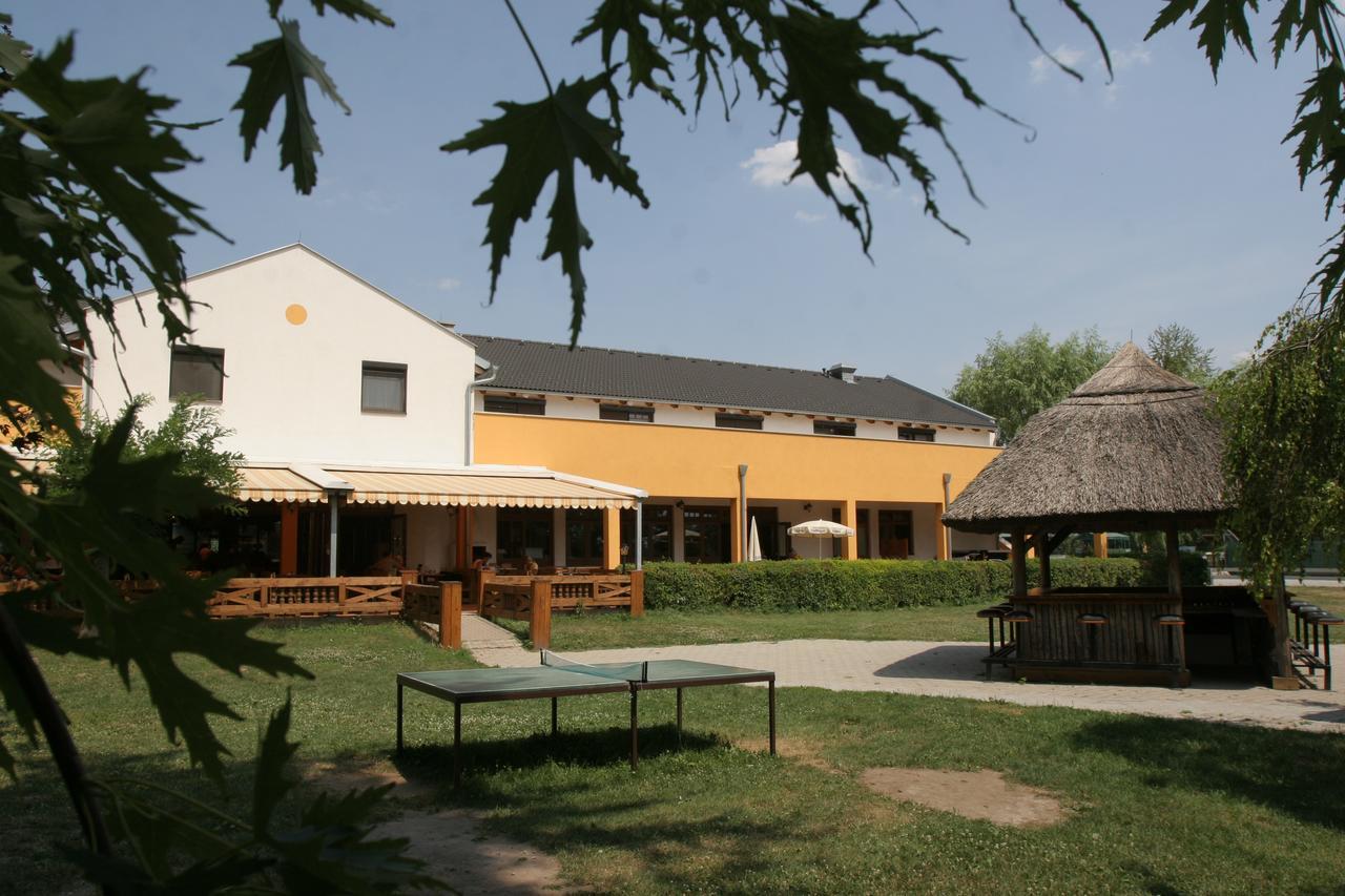 Hotel Georgshof Podersdorf am See Exterior foto